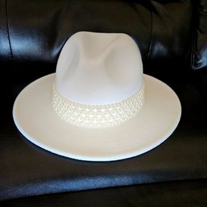 NWT Twig & Arrow white hat